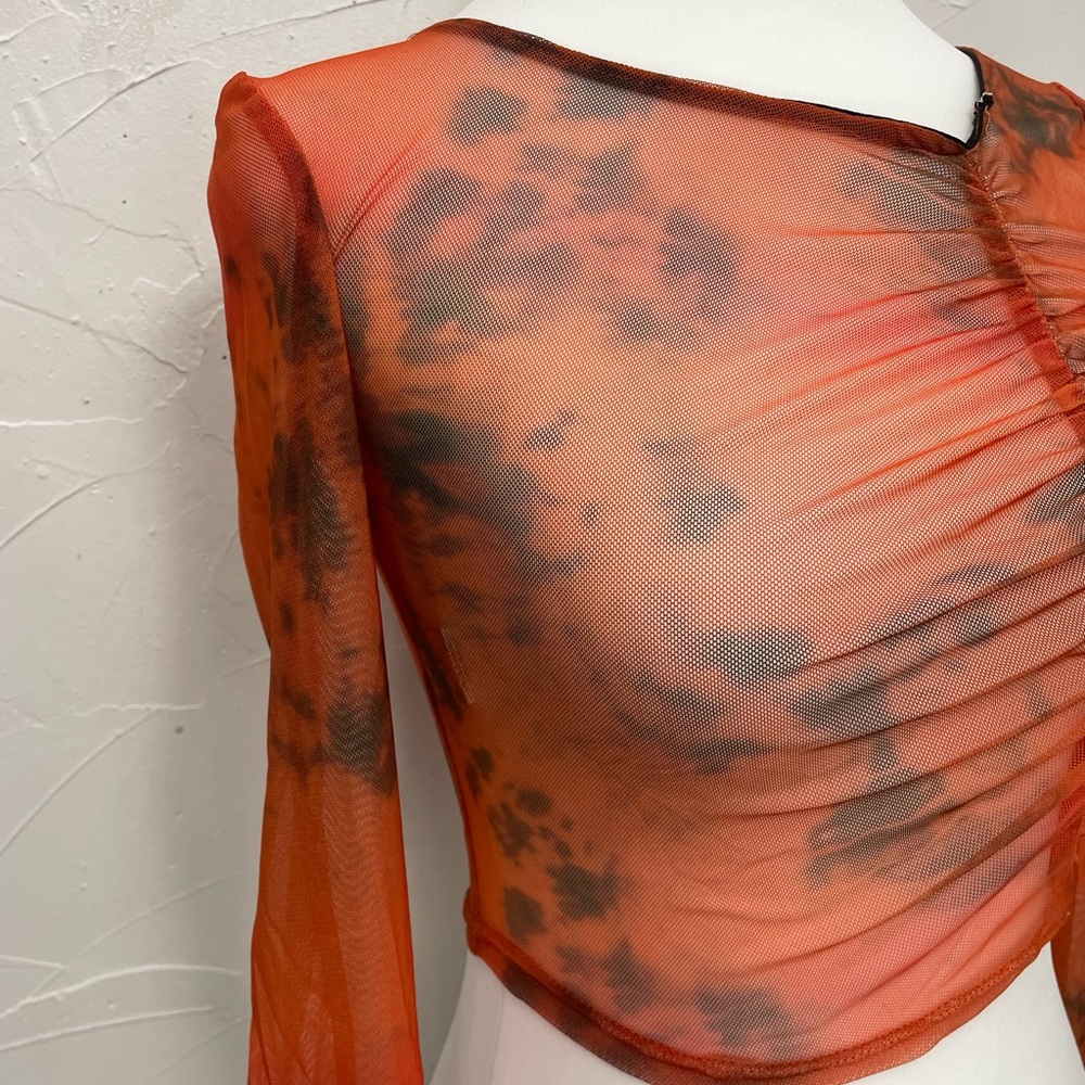 Pretty Little Thing Petite Ruched Red Water Colour Mesh Top - Picture 6 of 9